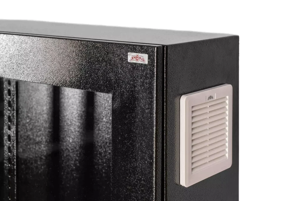 Obudowa zewnętrzna monitora do 55 60 75 cali IP55 Czarna Szyba hartowana zamontowana kratka wentylacyjna filtr wylotowy RS 1500 na ścianie szafki